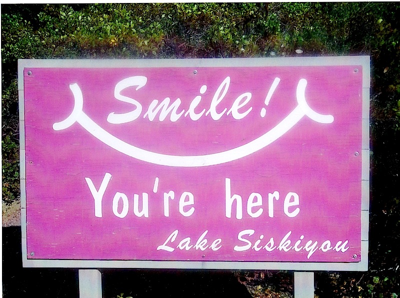 Willkommensschild Camping Lake Siskiyou "Smile You're here"